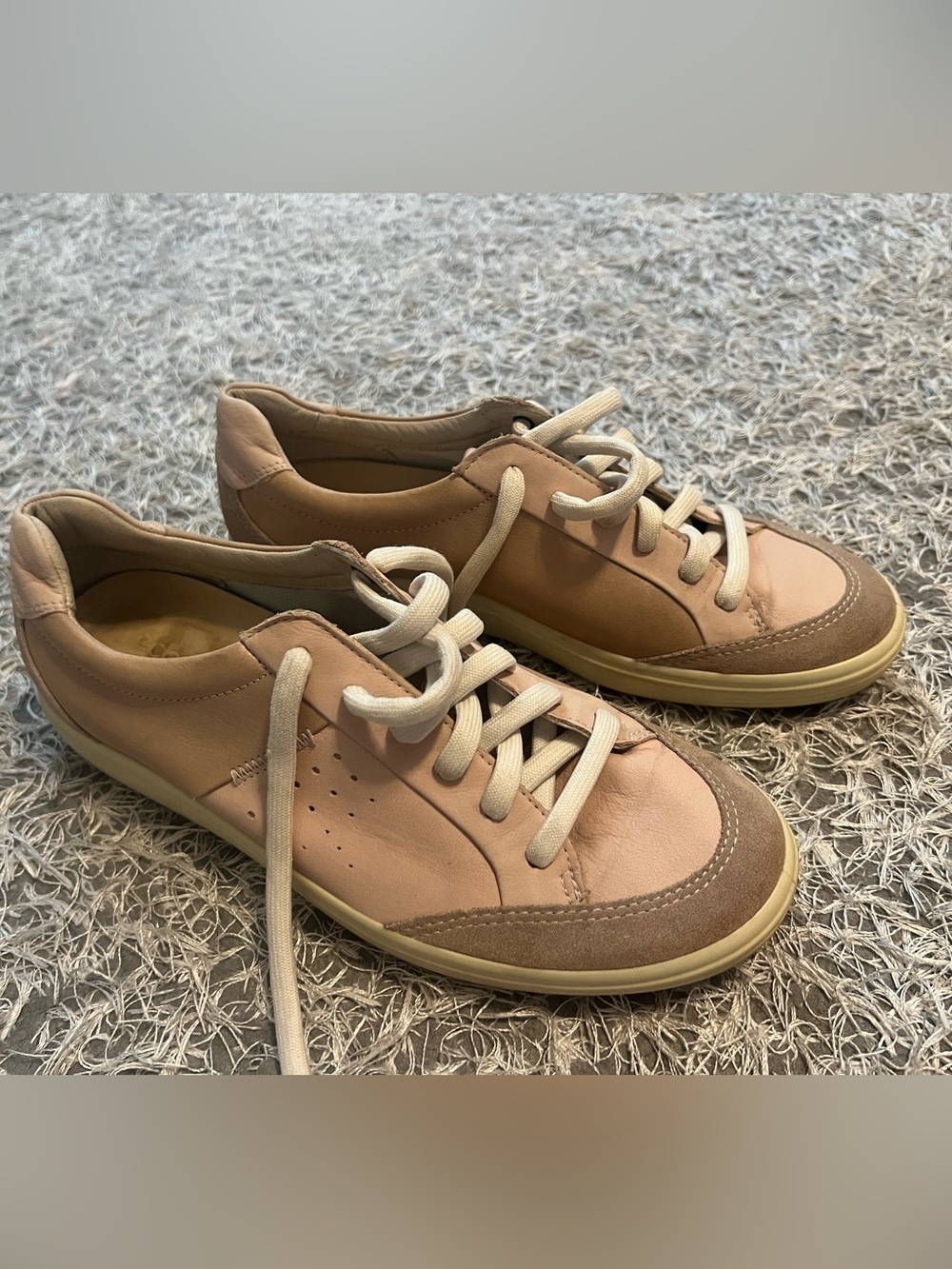 Women’s Blush Pink Leather Ecco Sneakers with Suede Size 8
